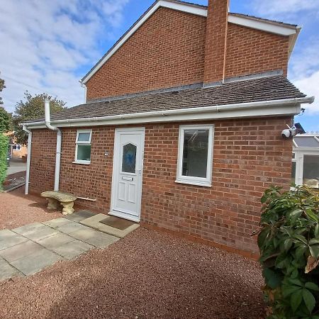 Leominster 3 Bedroom House Parking Garden Private Dış mekan fotoğraf