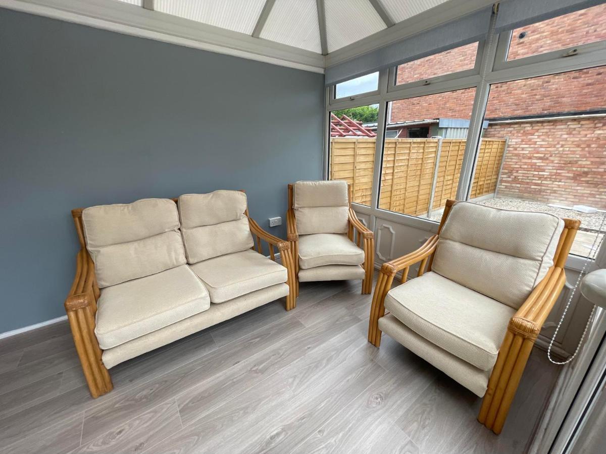 Leominster 3 Bedroom House Parking Garden Private Dış mekan fotoğraf