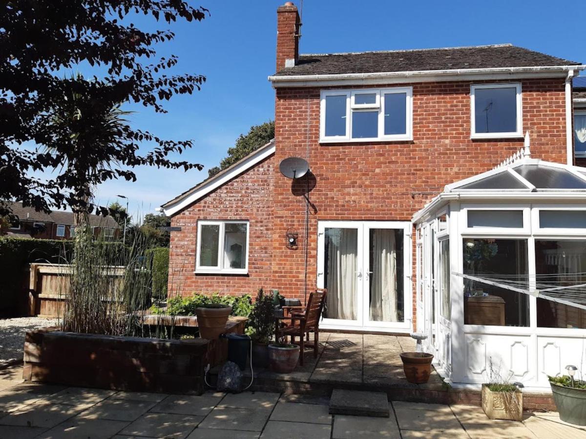Leominster 3 Bedroom House Parking Garden Private Dış mekan fotoğraf