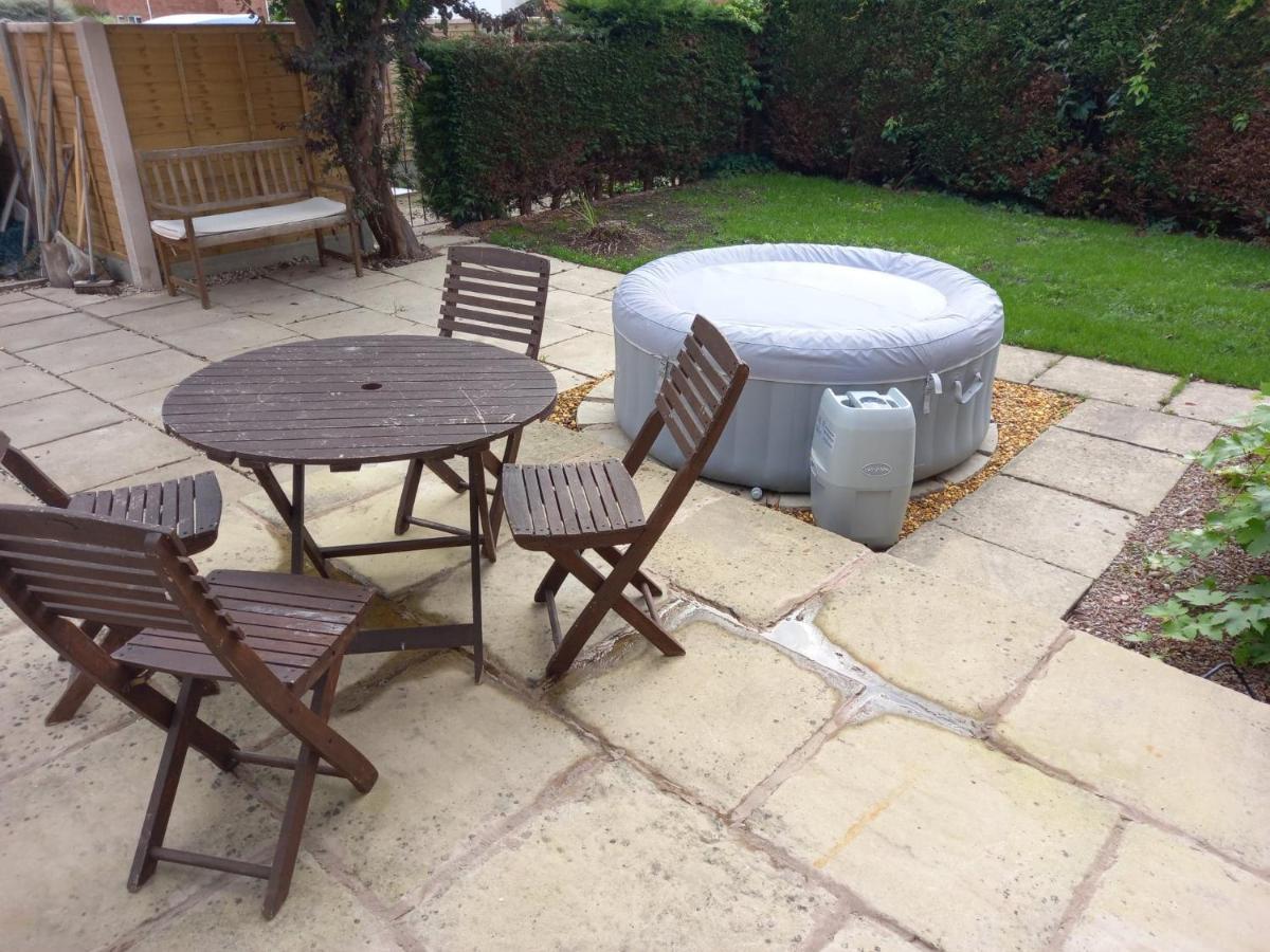 Leominster 3 Bedroom House Parking Garden Private Dış mekan fotoğraf
