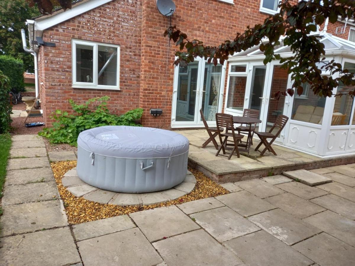 Leominster 3 Bedroom House Parking Garden Private Dış mekan fotoğraf
