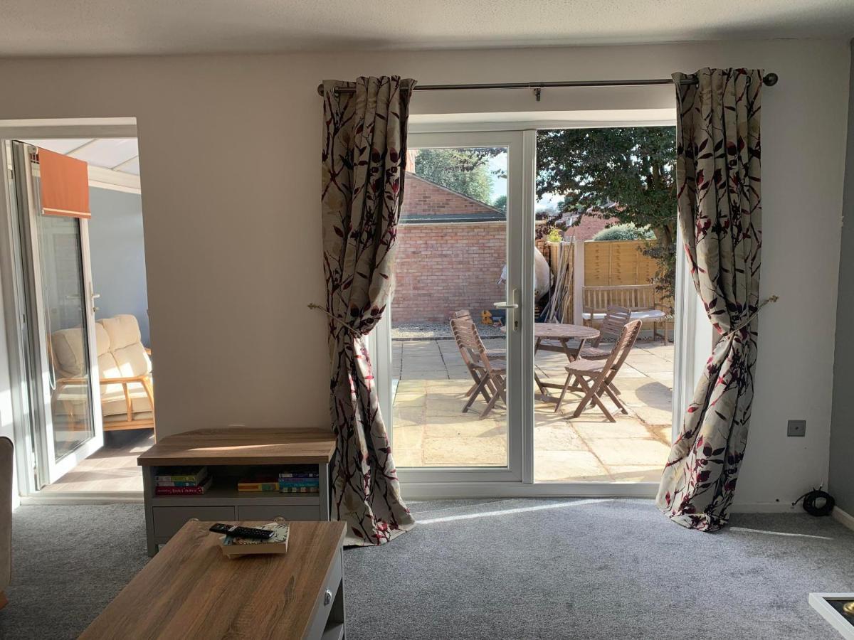 Leominster 3 Bedroom House Parking Garden Private Dış mekan fotoğraf