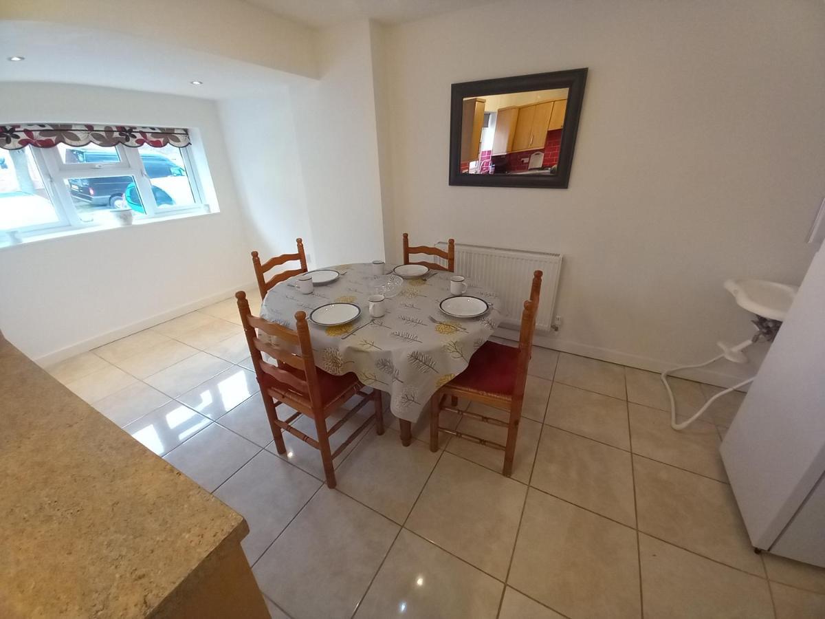 Leominster 3 Bedroom House Parking Garden Private Dış mekan fotoğraf