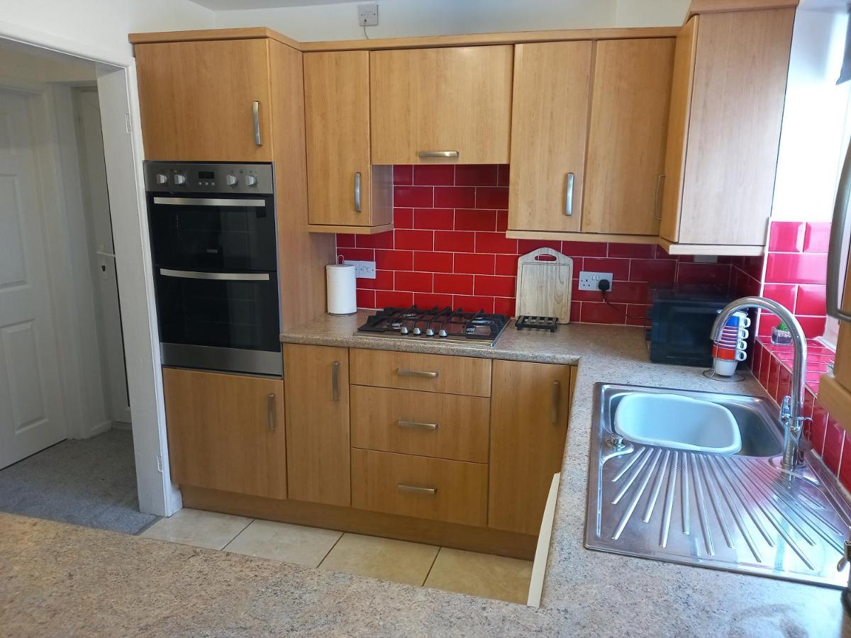 Leominster 3 Bedroom House Parking Garden Private Dış mekan fotoğraf