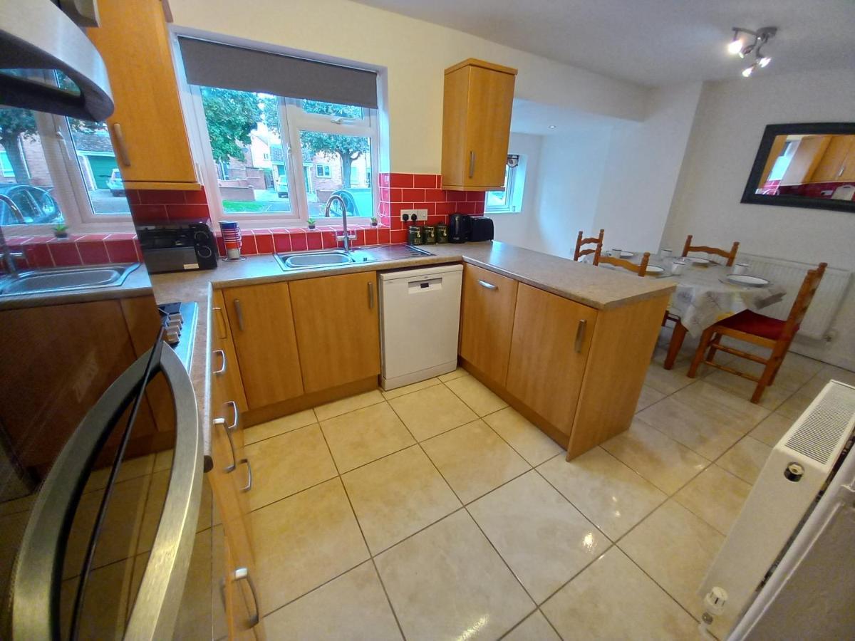 Leominster 3 Bedroom House Parking Garden Private Dış mekan fotoğraf